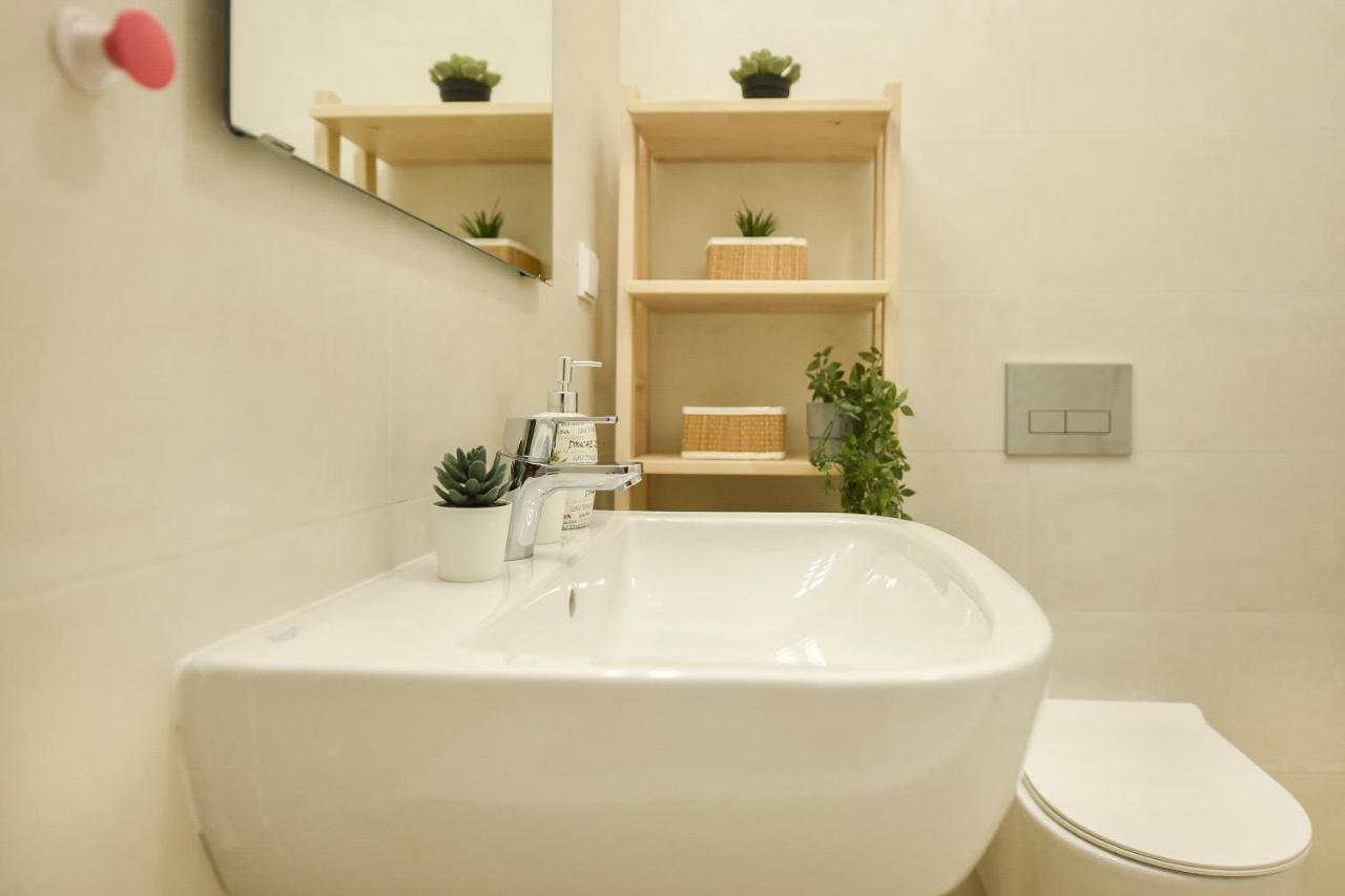 Vacation Feel - 2Br Apartment With Terrace & Private Parking In Baneasa Bucharest Exterior photo